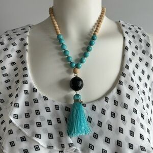 Cute necklace teal,black NWOT